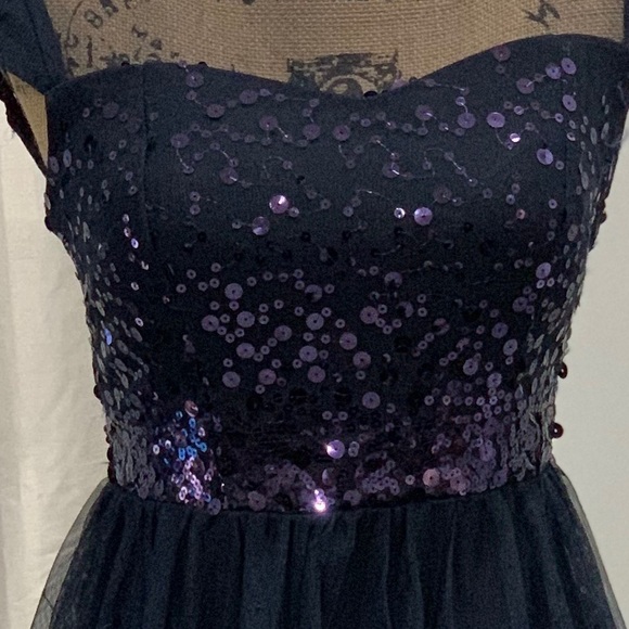 Delia cap sleeve sequined dress size 5 - Picture 8 of 8